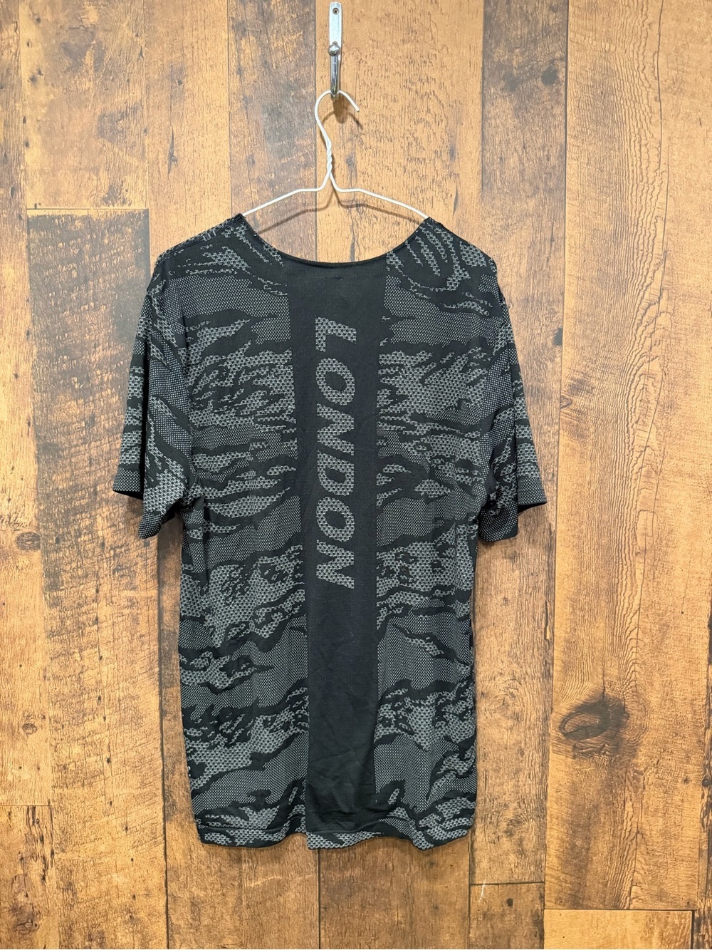 Lululemon Metal Vent Breathe Short Sleeve London
City Camo XL EUC - Picture 3 of 3